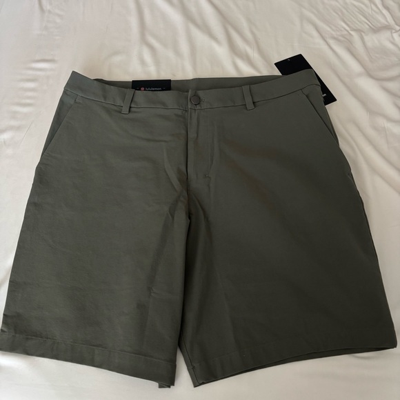 lululemon athletica Olive Green 9” men shorts ABC classic fit shorts nwt - Picture 1 of 8